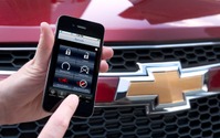 米GM、スマートフォンで車両のドアロックやエンジン始動を可能に…2014年型に標準装備 画像