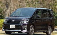 【トヨタ ヴォクシー 試乗】しっかり感のある走りが頼もしいガソリンモデル…島崎七生人 画像