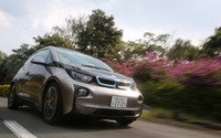 【BMW i3 試乗】サスティナビリティとドライビングプレジャーは両立できるか…鈴木ケンイチ 画像