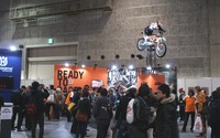 【大阪モーターサイクルショー14】KTM、ジャンプシーンのディスプレイで注目…グループ化したハスクバーナも展示 画像