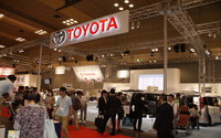 【バリアフリー14】トヨタブース、ヴォクシー車いす仕様車・ポルテ サイドアクセス車など多彩な車種を紹介 画像