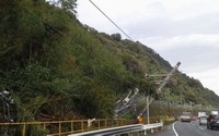 東海道本線由比~興津間、長さ40mの土砂が流入 画像