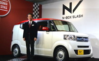 【ホンダ N-BOXスラッシュ 発表】峯川専務「Nシリーズ累計販売が来月100万台超に」 画像