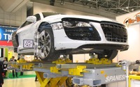 【IAAE15】大破した R8 は直るのか…イタリア製の最新フレーム修正機の実力を再認識 画像