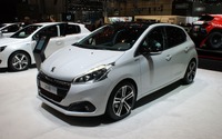 【ジュネーブモーターショー15】プジョー 208 改良新型に「GTライン」…スポーティな GTi ルック 画像