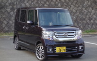 【ホンダ N-BOX カスタム 試乗】“格”を上げた内装の質感…島崎七生人 画像