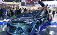 【上海モーターショー15】シボレー、自動EVコンセプト FNR 公開…大胆なカプセルデザイン 画像