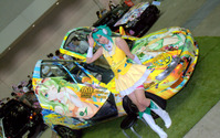 【超会議15】痛車と美麗コスプレイヤーとの共演「痛Gふぇすた」 画像