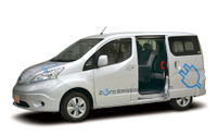 【ウェルフェア15】日産、e-NV200 送迎タイプなど、福祉車両3台を出展 画像