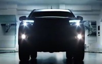 トヨタ ハイラックス 次期型、LEDライトが見えた 画像