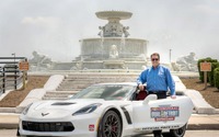 シボレー コルベット に650psの「Z06」、インディカーを先導…ドライバーはGM副社長 画像