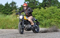 【ドゥカティ スクランブラー クラシック 動画試乗】ファッションバイクのように見えて、その走りは血統書付き…佐川健太郎 画像