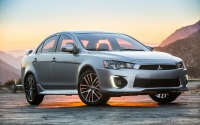 三菱 ランサー、米国で2016年型…表情一新 画像