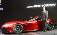 【東京モーターショー 15】マツダ RX-VISION、小飼社長「将来の夢を形にした」 画像