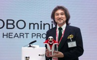 【東京モーターショー15】コミュニケーションロボ「KIROBO mini」が自動運転技術につながる可能性 画像
