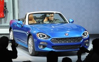 【ロサンゼルスモーターショー15】フィアット 124スパイダー に124台の発売記念車 画像