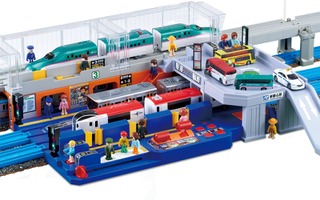 プラレールも「安全対策」強化? ホームドア付きの駅ユニット新発売 画像