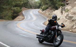 【ハーレー ソフテイル ストリートボブ 試乗】頭の中で「Born to Be Wild」が鳴り止まない…青木タカオ 画像