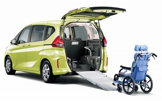 【福祉機器展2017】ホンダ N-BOX 新型の車いす仕様車を初公開へ 画像