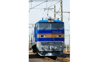JR東日本、ブルートレイン牽引用の新型機関車を公開 画像