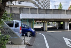 軽自動車ベストセラーは通れない? 桁下1.8mの低いガード...京浜急行・八丁畷 画像