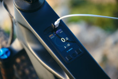 ボッシュ、eバイクのフレーム一体型ディスプレイ「Kiox 400C」発表 画像