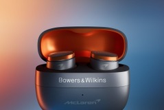 マクラーレンとB&W、10周年を記念したワイヤレスイヤホン「Pi8 マクラーレン エディション」発売 画像