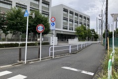 狭い道! 制限1.3m、通れる車がなくなった都市計画?...東京都世田谷区 画像