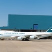 キャセイパシフィック航空、貨物専用機B747-400ERF新塗装1号機を初公開（1）