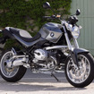 BMW正統派ノンカウルバイクの R1200R を日本投入