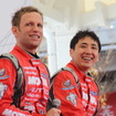 大阪オートメッセの日産ブーストークショーに登場するクインタレッリ（左）と松田（右）