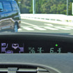 インストルメントパネルに車両周辺の交通環境を表示（トヨタ ITS実験場のデモンストレーション）参考画像