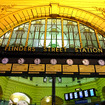 街の中心にあるフリンダース・ストリート駅（Flinders Street）