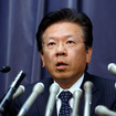 燃費データに不正があったとして謝罪する三菱自動車相川哲郎社長（4月20日）