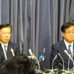 三菱自動車工業の相川哲郎社長と益子修会長（18日）