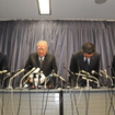 法令で定める手法で測定をしなかったことを謝罪するスズキ（本田副社長、鈴木治会長、鈴木俊宏社長、笠井四輪技術本部長