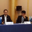 左はNNG日本オフィス代表取締役の池田平輔氏と並んで質問に答えるシュリンプトン氏