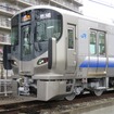 先頭部の形状は227系と同じに。転落防止ホロも装備された。