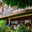 神宮外苑いちょう並木の一角、「ロイヤルガーデンカフェ青山店」に期間限定（6月23日～7月24日）で展開する「URBAN BBQ cafe」。アメリカ都市部でブームのBBQが楽しめる