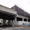 線路敷設スペースを設ける工事がすすむ登戸駅下り線小田原方