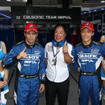 ポール獲得を喜ぶ#12 GT-Rの星野一義監督（中央）とオリベイラ（左）、安田（右）。