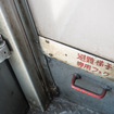 よく見ないとわからないが、オハネフ25形の側ドア下には「避難梯子専用フック」と書かれた部分が残っているのがわかる。