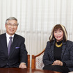 横浜ゴム南雲忠信代表取締役会長（左）とプロップ・ステーション竹中ナミ理事長
