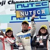 デミオレースクラス2位の岩岡万梨恵（左）と3位の辻田慈（右）