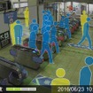 配信される画像のイメージ。駅の利用者は人型のアイコン画像に置き換えられる。