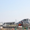 相馬～浜吉田間は線路を内陸側に移して12月10日に再開する予定。写真は移設後の新地駅。