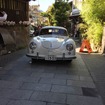 66号車ポルシェ356は途中トラブルに見舞われながらもなんとかチェックを受けた。ドライバーの浅岡亮太氏のように若年層にもクルマは確実に響いている。