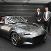 MX-5 RXとともに。右から田中主幹、呉羽部長、そして商品本部主査兼デザイン本部チーフデザイナーの中山雅氏