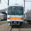 熊本電鉄では東京メトロから譲り受けた銀座線の電車（01系）が運行されている。