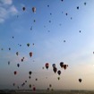 空を舞うバルーン